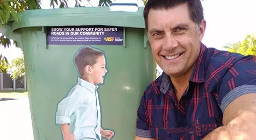 行車安全出奇招：垃圾桶上貼安全標(biāo)識，提醒司機(jī)‘不要超速’