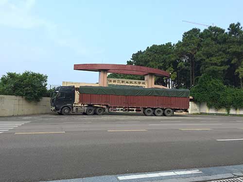  欣方圳仿大理石垃圾桶廠家為清遠(yuǎn)高校送貨上門。