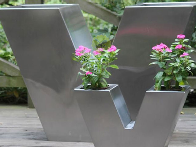 不銹鋼V形字母創(chuàng)意花箱園林景觀花池定制廠(chǎng)家