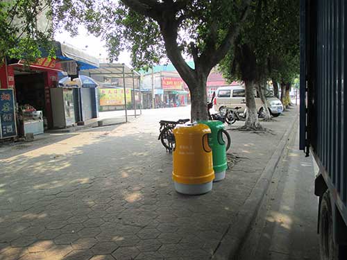 欣方圳垃圾桶廠(chǎng)家的玻璃鋼環(huán)保垃圾箱立足貴陽(yáng)市場(chǎng)