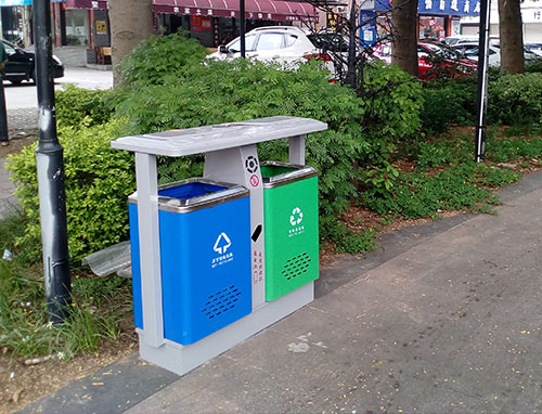 為民務實 駐馬店開發(fā)區(qū)換增200余個果皮箱改善街道環(huán)境